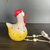 Садовое украшение «Курица с большими глазами и свисающими ногами» — Милая куриная фигурка для уличного декора
