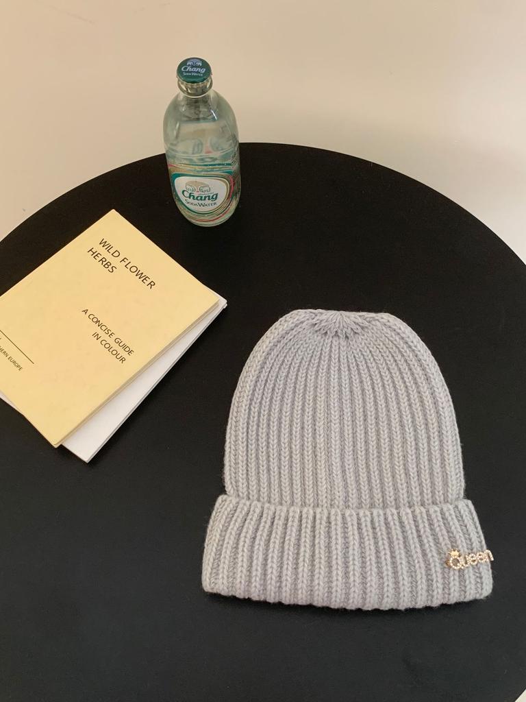 Новая осенне-зимняя алфавитная повседневная шерстяная шапка, большой обхват головы, подчеркивающая лицо, маленькая вязаная шапка, защита ушей, теплая, модная шапка-бини, тренд