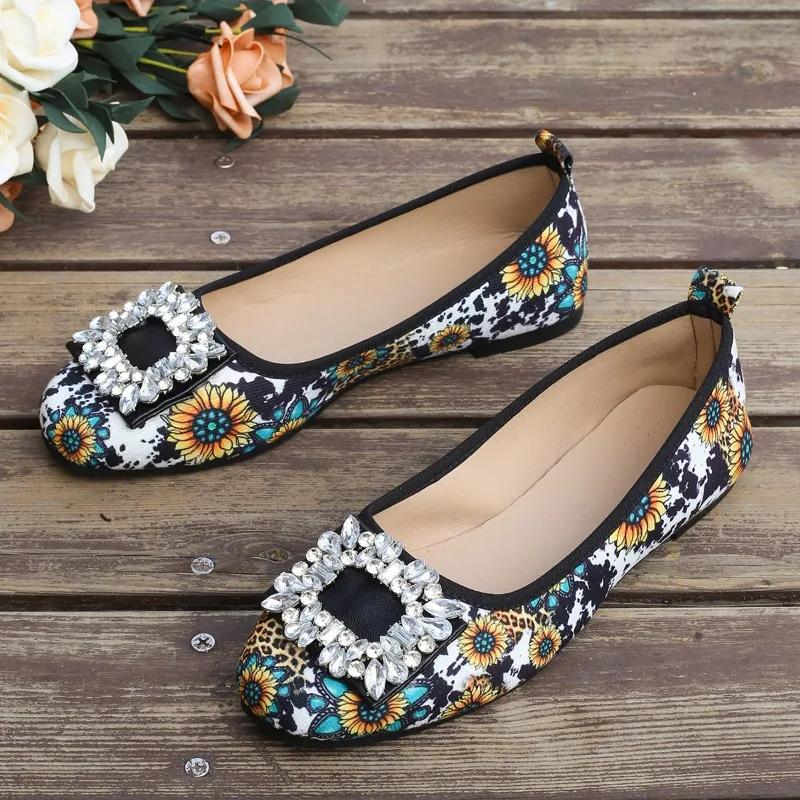 Модная обувь для женщин 2024 года, горячая распродажа, женские туфли на плоской подошве One Kick, осенние туфли с круглым носком и стразами, разноцветные, повседневные, удобные туфли на плоской подошве