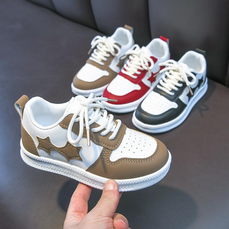 2026Children's sports shoes, star-patterned sneakers, casual shoes for students, soft-soled, lightweight, popular style, for middle and large-sized