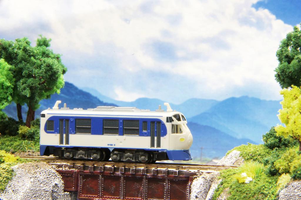 Rokuhan Z-масштаб Z Shorty Kiha 32 Железнодорожный Хобби Поезд Модель Железной Дороги Дизель-поезд ST013-1