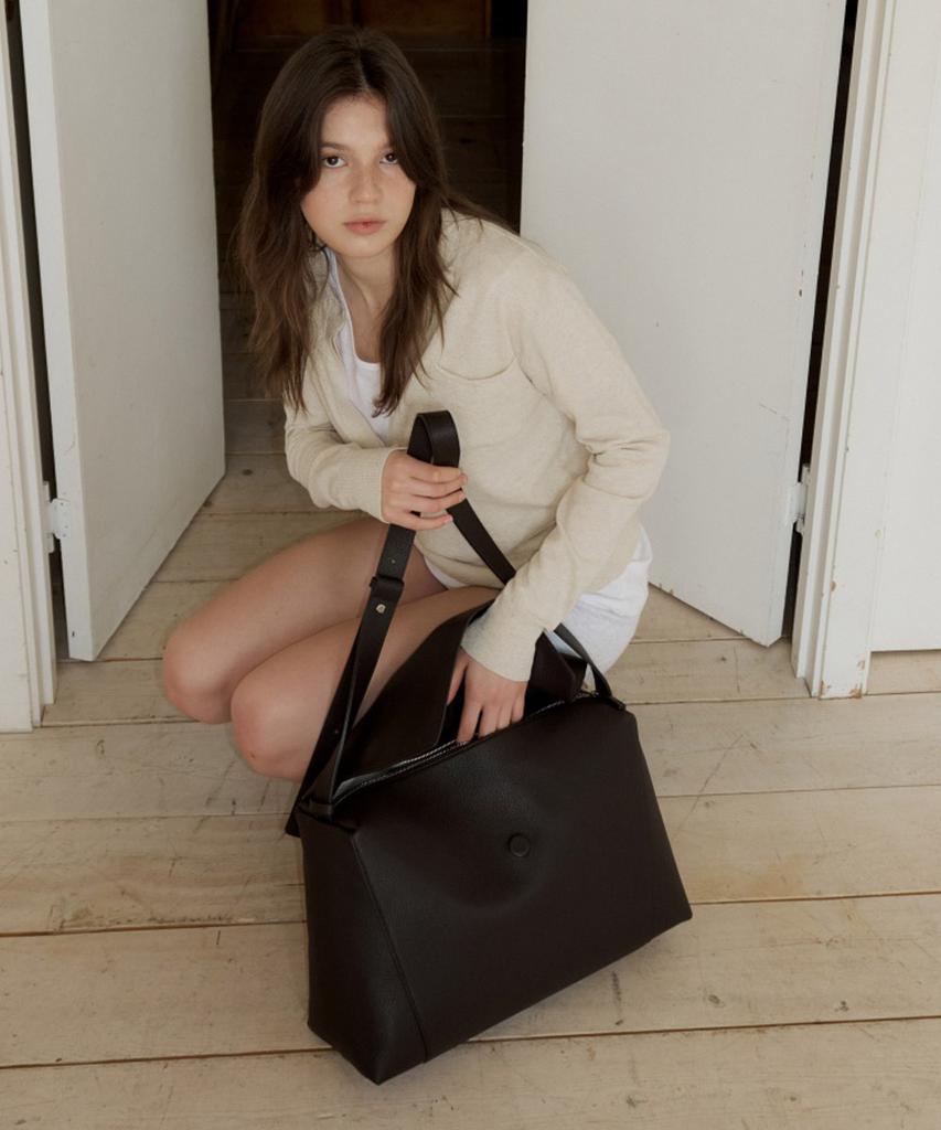 108Pound Wide Flap Shoulder Bag_Dark Brown