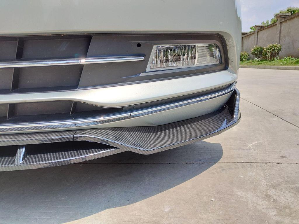 Compatible with 2017 Volkswagen Magotan models: front lip modification, front splitter, side skirts, front bumper, and body kit.