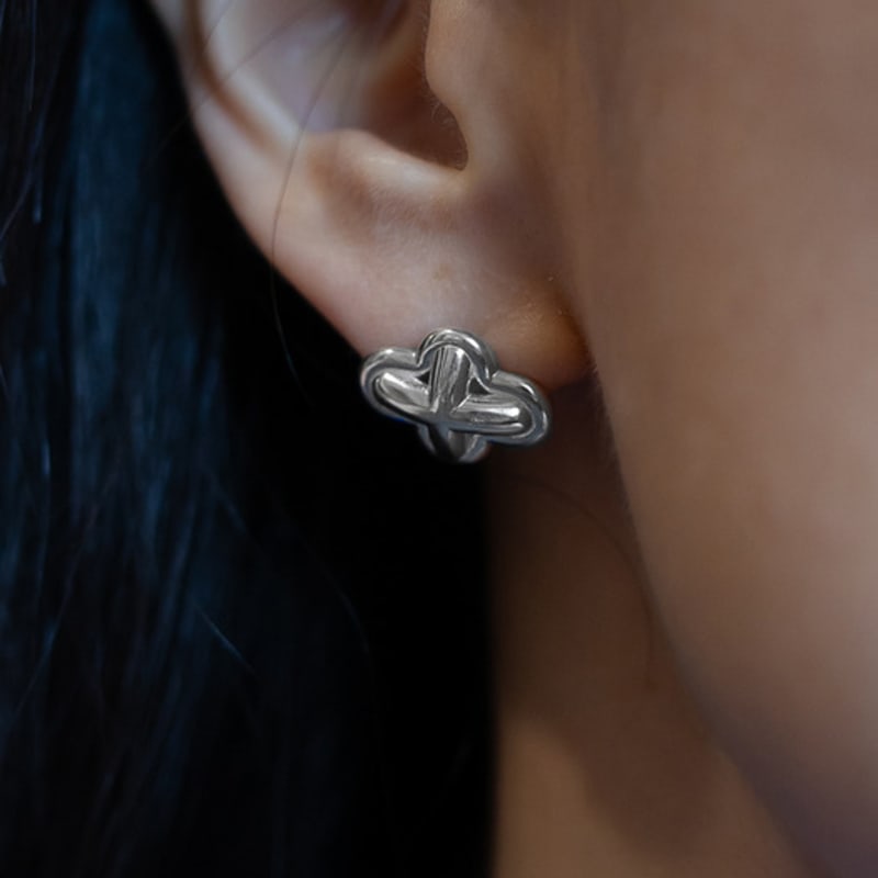 Invisible collage HUG BLOOM EARRING_SILVER