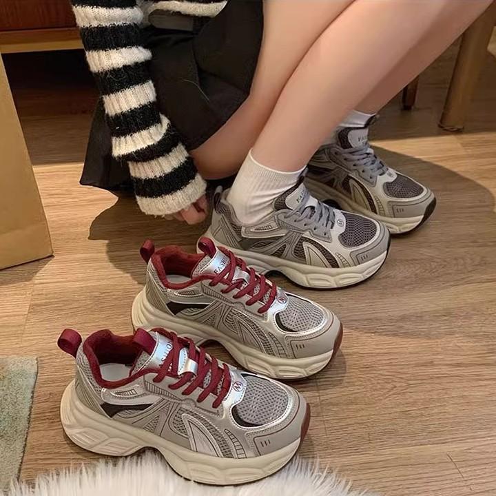 2025 осень и зима новая толстая подошва универсальная повседневная обувь женская обувь для маленьких ног бархатные кроссовки папины кроссовки серые спортивные хлопковые туфли