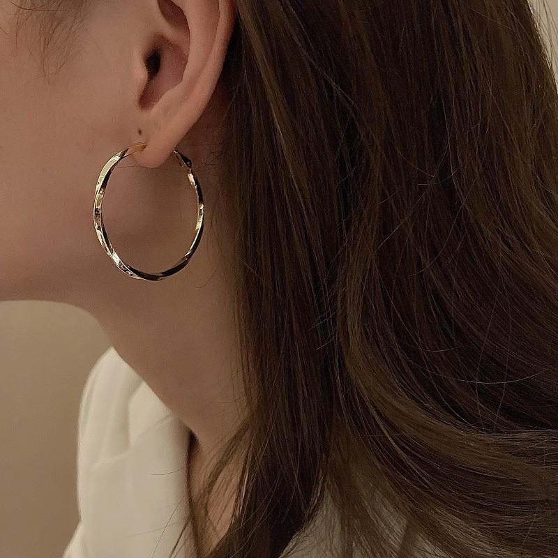 Silver Needle Style Circle Earrings - Simple Korean Metal Design, All-Match Earrings for a Celebrity Look.