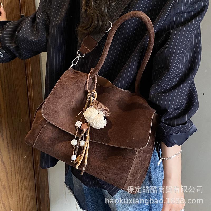 Ретро матовая сумка большой вместимости женская 2025 новая модная дорожная сумка через плечо, сумка-мессенджер для выхода, портативная сумка-тоут