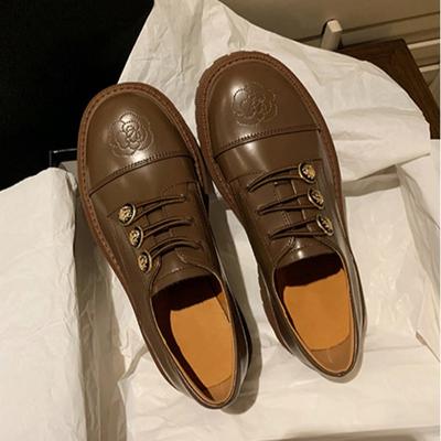 Мода 2024 года. Новые женские туфли на толстой подошве в британском стиле с круглым носком и низким каблуком. Женские удобные туфли на шнуровке с низким верхом.