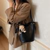 Retro Simple Large-Capacity Bucket Bag Women'S Autumn Fashion High-End Single Shoulder Armpit Bag