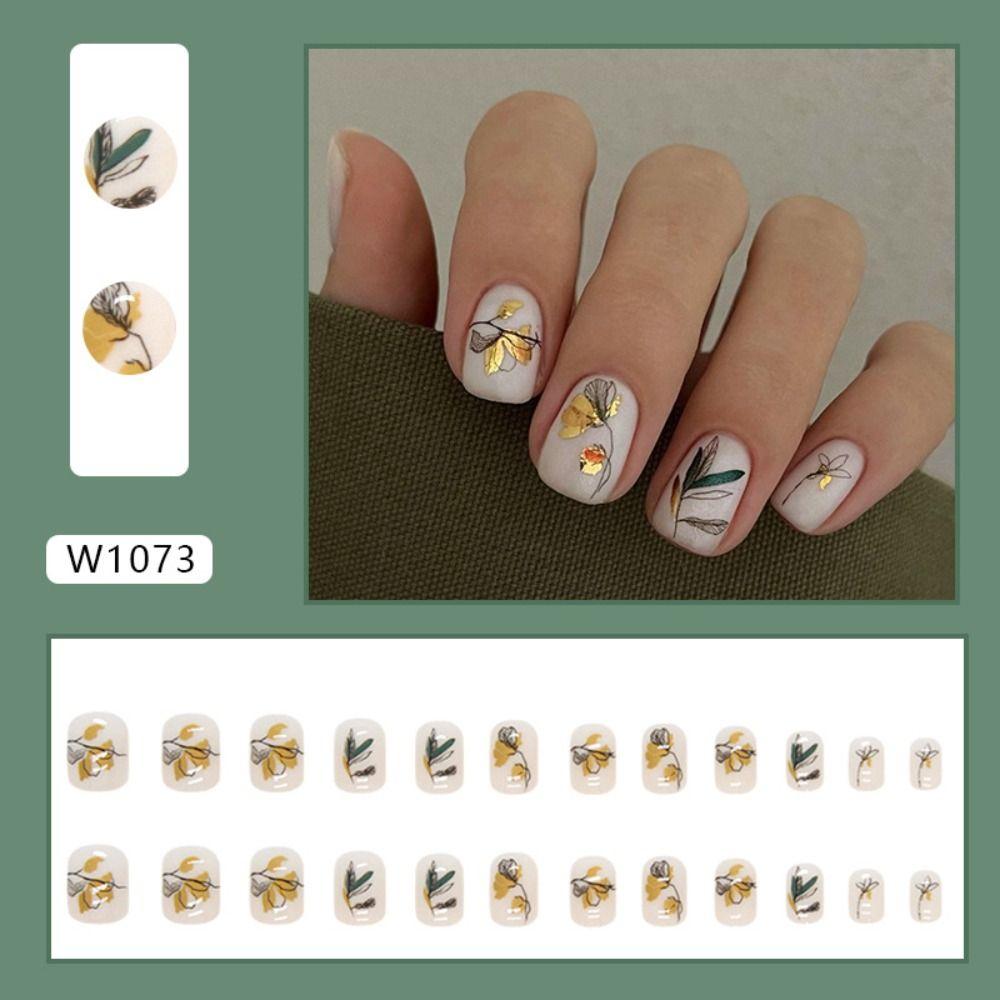 French Wavy Fake Nails Short Round Nail Tips Fashion False Nails for DIY