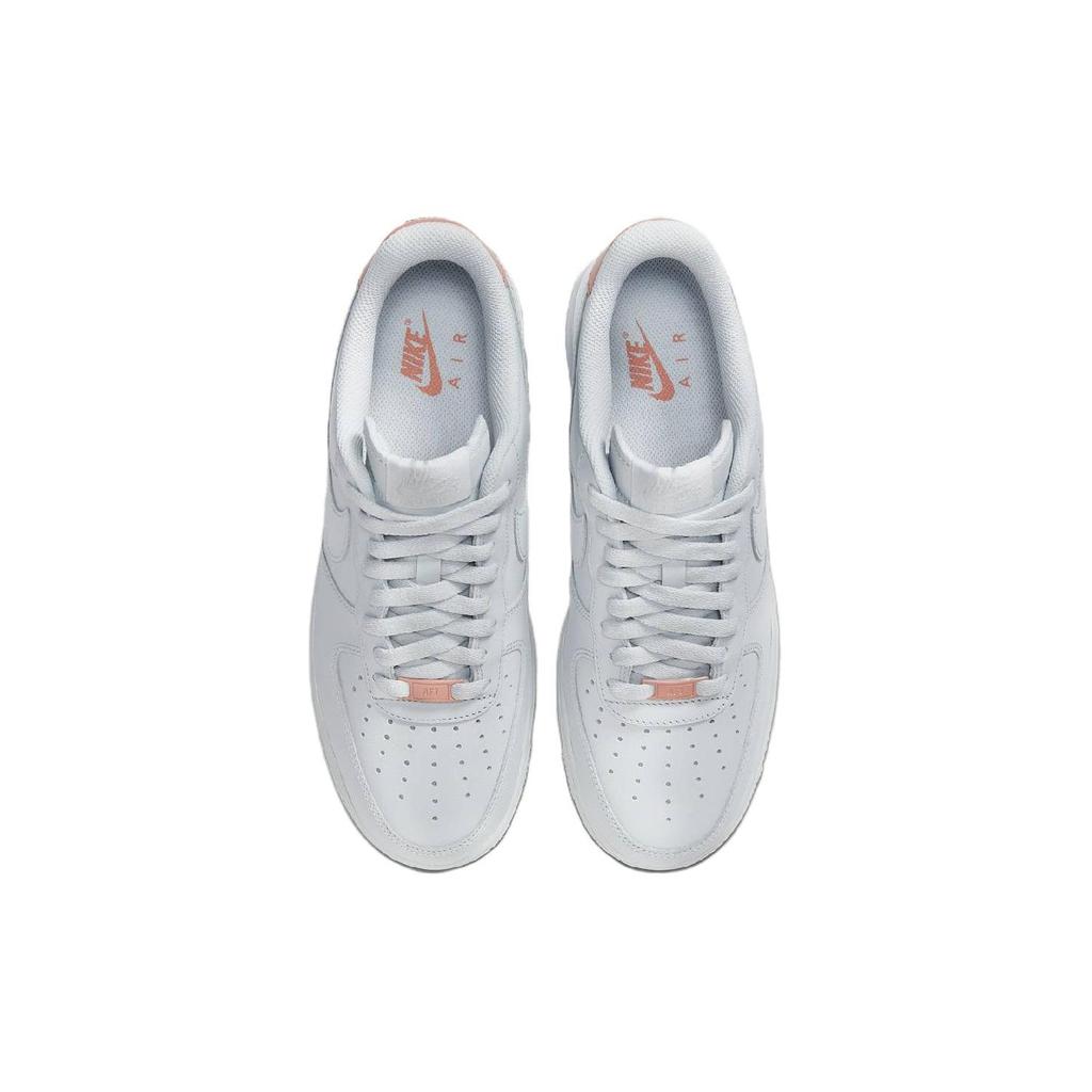Nike Кроссовки унисекс Air Force 1 07 Platinum Stardust Red White Pure Platinum HF0729-001