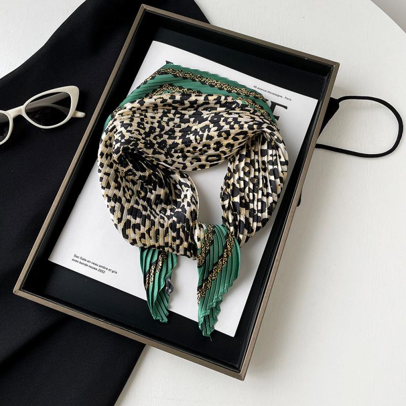 70 * 70 Four Seasons Доступен Новый женский маленький квадратный шарф, высококачественный шарф с буквенным принтом, профессиональный шарф, атласный шарф