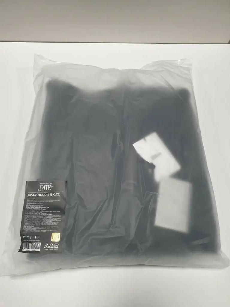 ENHYPEN World Tour Black Hood Collection XL Used