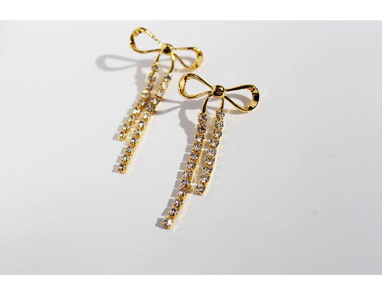 Мечтательные серьги-бабочки с бриллиантовой кисточкой: Стиль рококо, милая крутая девушка, легкая роскошь, преппи-шипы.