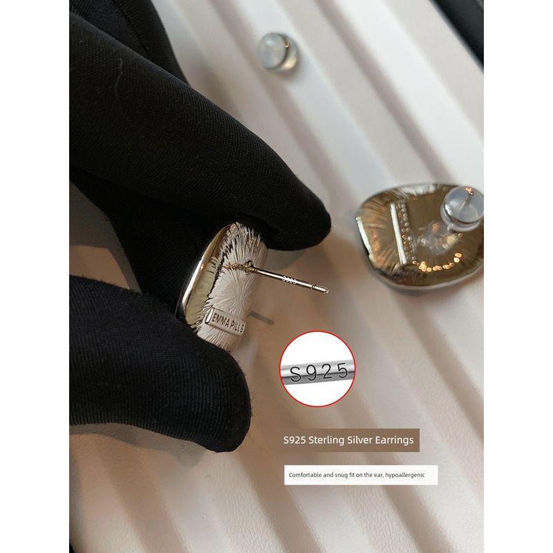 925 Silver Needle European and American Retro Metal Large Earrings for Women, Light Luxury, High-End, Unique and Stylish Gold Earrings Studs