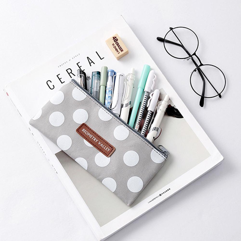 Плоский пенал на молнии в клеточку или горошек