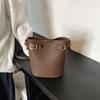 Retro Bucket Bag Women's Autumn and Winter New Casual Simple Texture Messenger Bag Fashionable Commuter Shoulder Bag Women