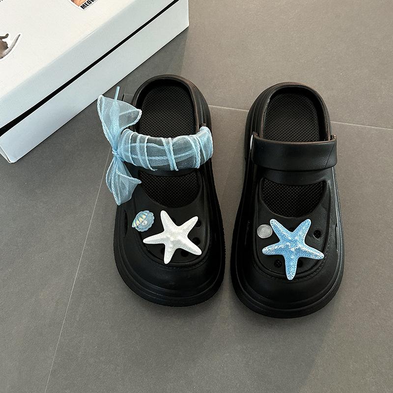 Интернет-знаменитость взрывной белый высокая платформа дырявые туфли женские 2025 новый летний стиль милый мультяшный сумка голова тапочки прилив