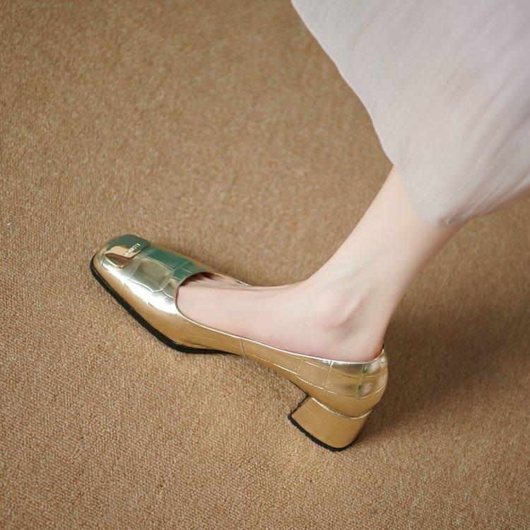 Модные туфли на толстом каблуке, женская повседневная обувь, квадратные каблуки, женские свадебные туфли на каблуках 35-40, повседневные туфли без застежек на каблуках 2024 года