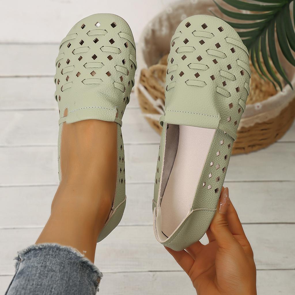 Summer Women Flat Sandals Outdoor Soft Bottom Flat Comfortable Sneakers Women Shallow Fashion Hollow Out Casual Shoes Ladies