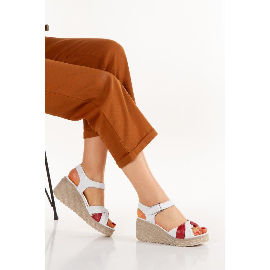 Женские кожаные повседневные сандалии на танкетке