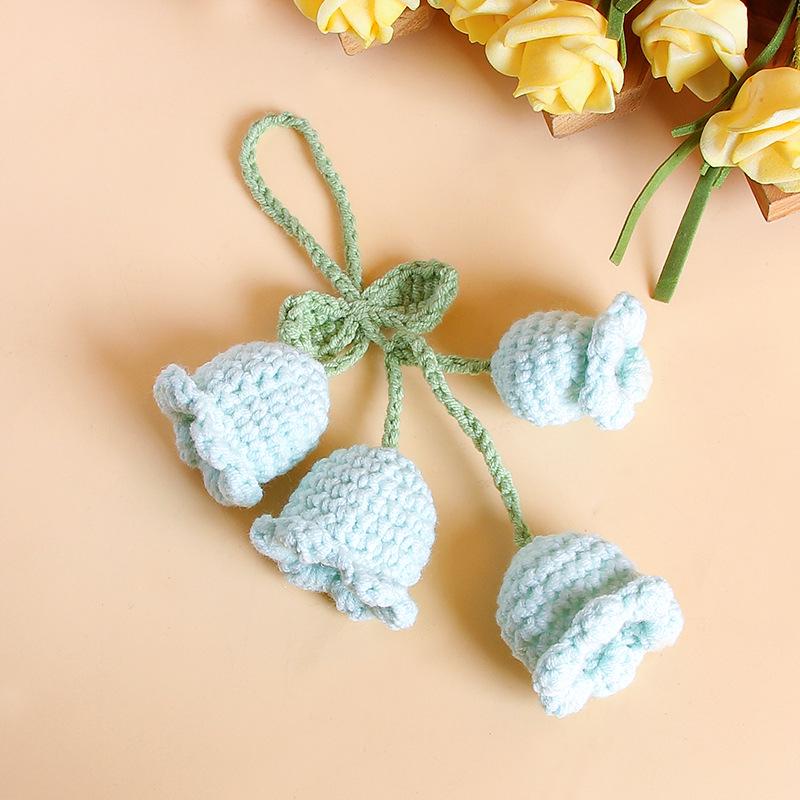 Шерстяной брелок-подвеска «Ландыш» с сухоцветами – Девичий брелок в виде сердца в подарок