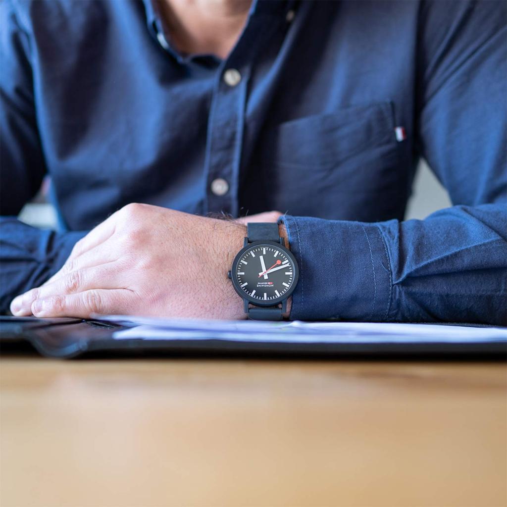 Часы Mondaine Essence Официально Черные MS1.41120.RB, Импортные,