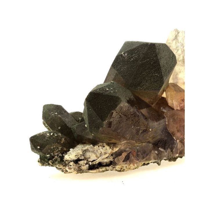 Pierres et Minéraux. Quartz fumé, Chlorite. 3303.5 ct. Argentière, Massif du Mont-Blanc, France..