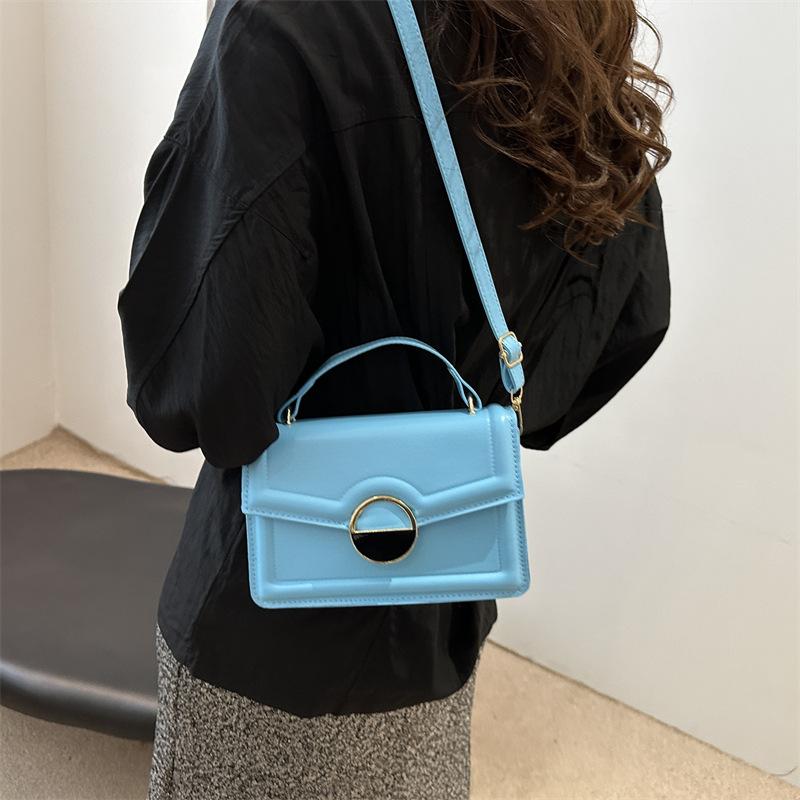 Новая корейская версия модной маленькой квадратной сумки 2024 года, модная летняя повседневная сумка через плечо для женщин, простая повседневная женская сумка