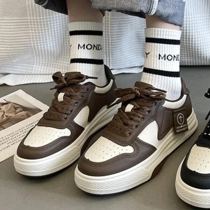 Модная женская спортивная обувь 2025 Горячая распродажа Повседневный дизайн на шнуровке Нескользящая обувь на толстой подошве для студентов Весна Осень Уличная обувь для ходьбы