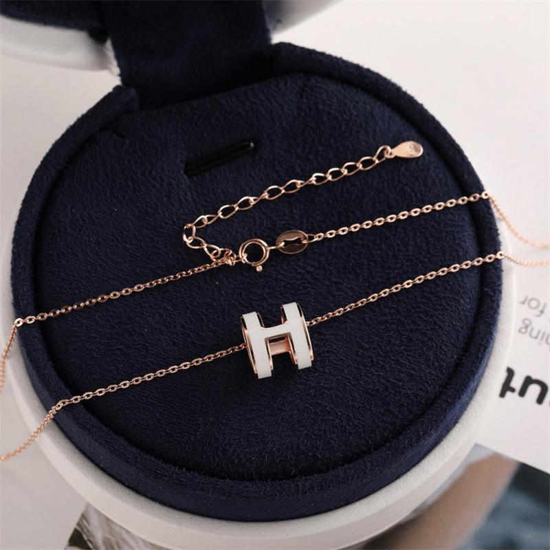 Ожерелье с буквой H Женское простое темпераментное ожерелье с ключицами Интернет-красные аксессуары Ожерелье с буквой H в форме капли масла 2023