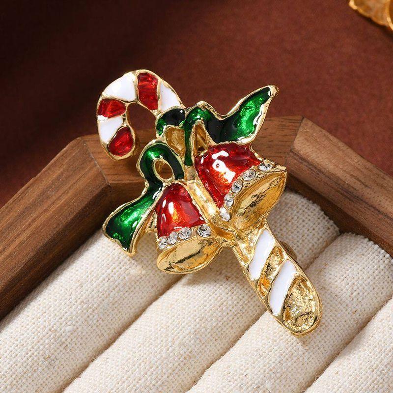 Vintage Christmas Brooch European and American Style Enamel Christmas Tree Santa Claus Snowflake Brooch Pin Boots Snowman Bell Ornament
