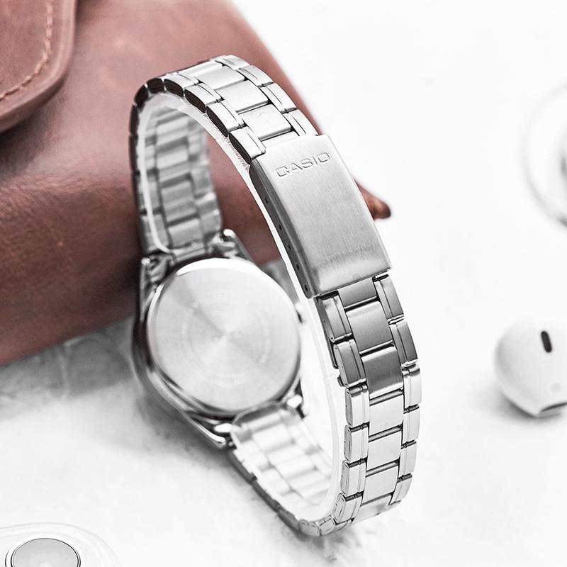Casio Серия STANDARD серия ретро-стрелок классическая стрелка цифровая шкала синий циферблат водонепроницаемый кварцевый механизм стальной ремешок LTP-V005D-2B