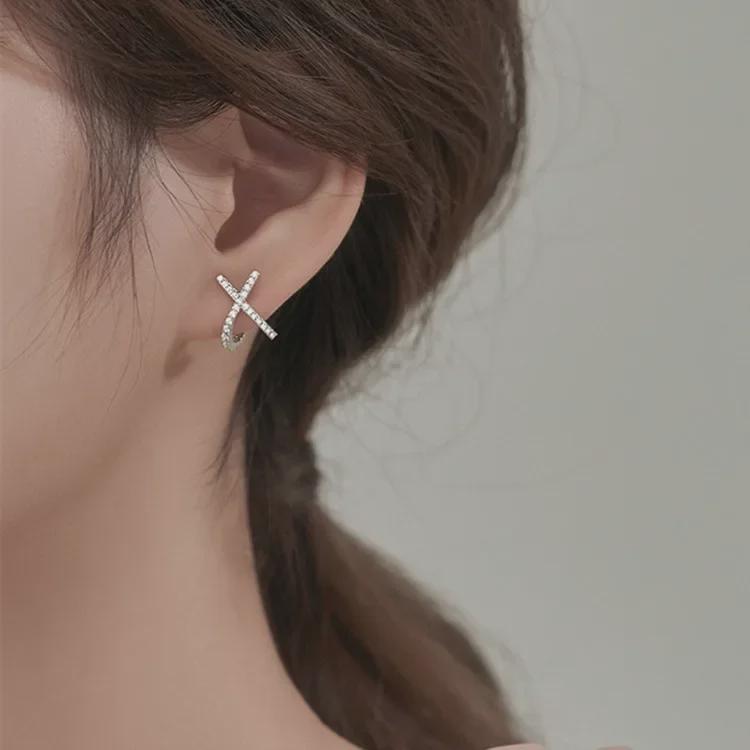 Elegant 925 Silver Cross Earrings for Women - Fashionable, High-End Design with Simple Charm