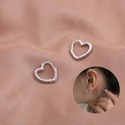 Серьги в форме сердца, украшающие полный блеск серебряного цвета, простые маленькие серьги-гвоздики для вечеринки