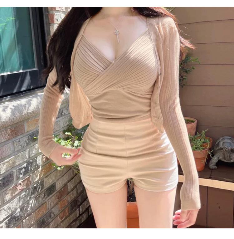 Корейский трикотажный комплект из камзола с V-образным вырезом и короткого кардигана в стиле Дондэмун для женщин