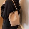 Simple and Trendy Hand-carried Bucket Bag Women's 2025 Spring and Summer New Fashion Versatile Shoulder Bag Niche High-end Women's Bag