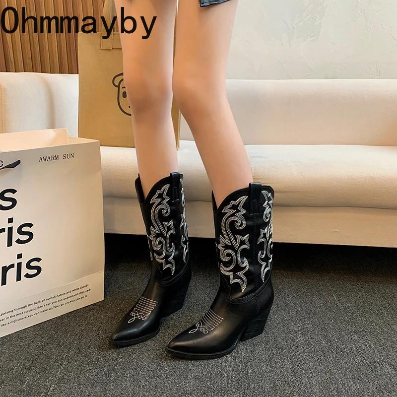 Мода вышивка женские ковбойские сапоги модные элегантные остроносые туфли без застежек квадратный каблук женские полусапожки до середины голени