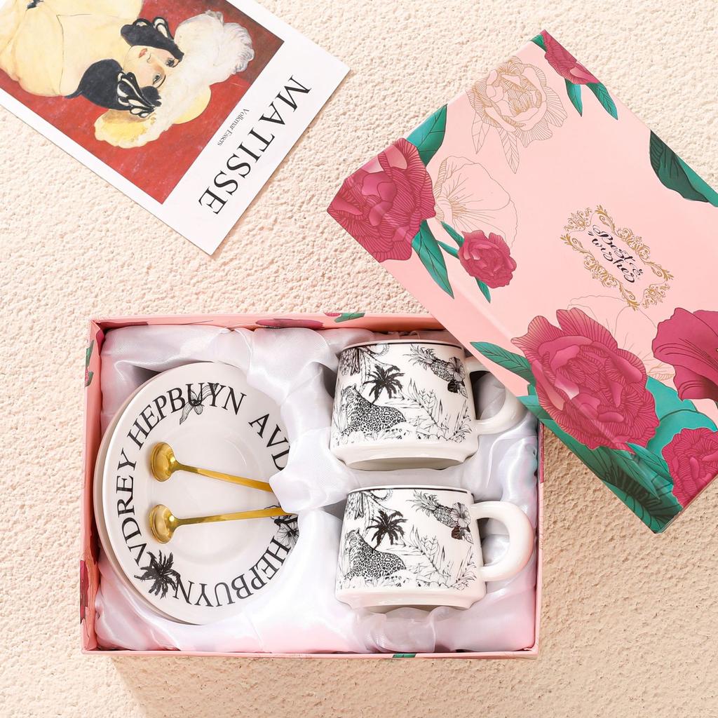 Vintage Watercolor Medieval Coffee Cup And Saucer Gift Box Mug Ceramic Cup Couple Pair Cup Wedding Gift Souvenir