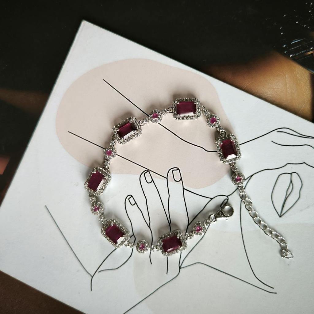 Серебряный браслет с натуральным рубином, фианитами, вес изделия 11,87 гр (2190875)