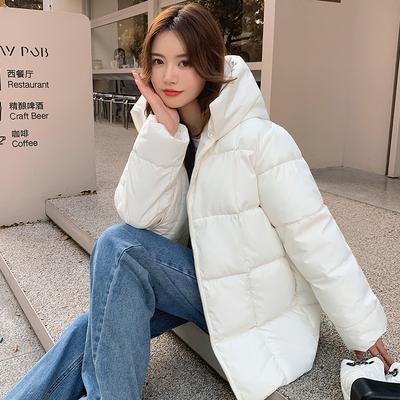 Женская зимняя куртка из пуха 2025 новая корейская версия свободная и утолщенная студенческая куртка-хлеб куртка с наполнителем укороченная куртка