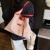 Летняя полосатая сумка большой вместимости женская 2025 новая работа сумка-тоут универсальная портативная сумка через плечо