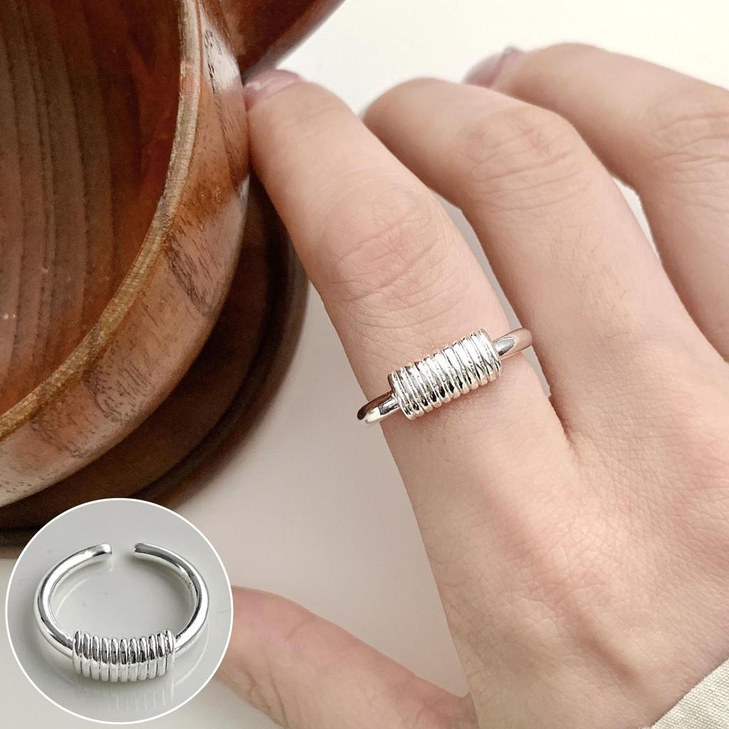 Элегантное посеребренное кольцо S925 светло-голубого цвета с открытым дизайном для женщин - Универсальное, модное и роскошное кольцо на указательный палец.