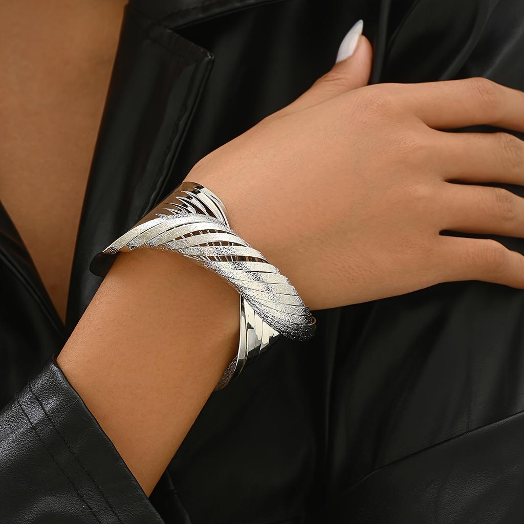 A Bold Twisted Line Design With A Matte Finish, This European And American Style Bangle Is Suitable For Daily Wear By Women.