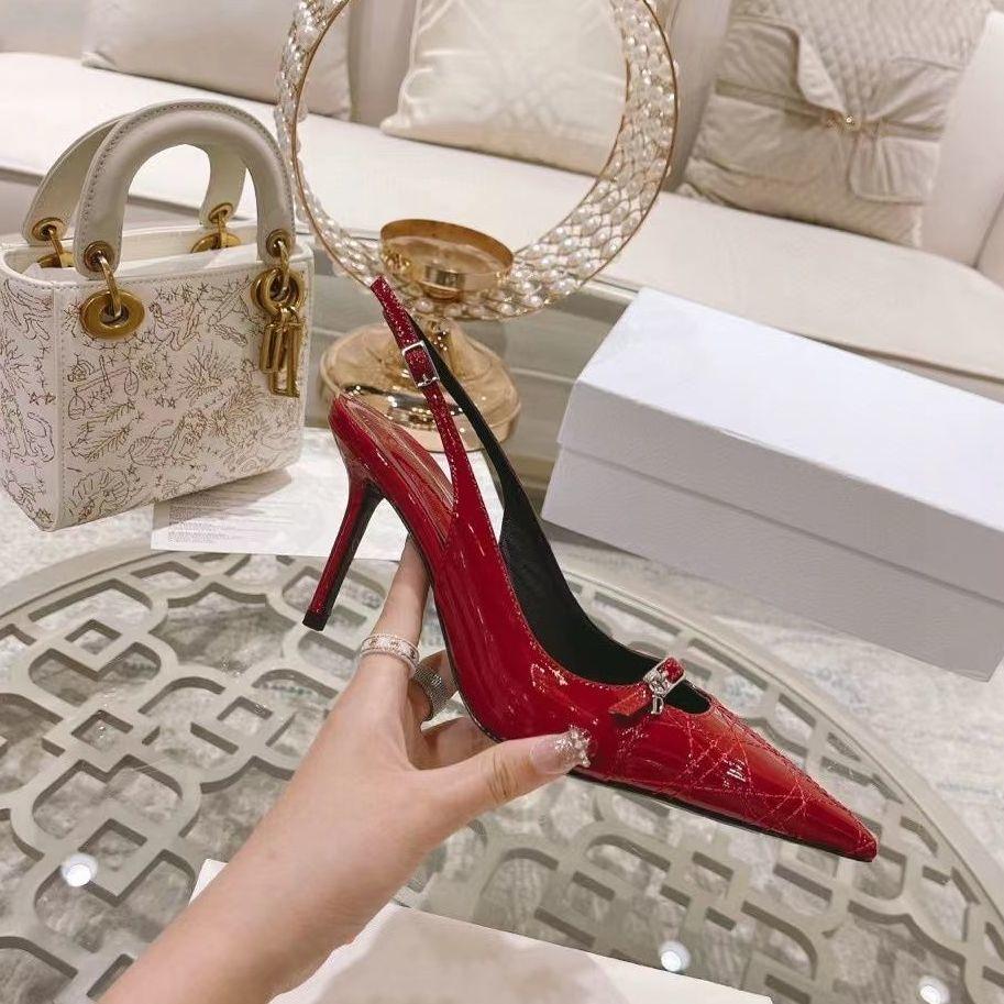 Черные лакированные туфли на высоком каблуке женские летние туфли 2025 года, новые европейский и американский темперамент, туфли с сумкой на голове, одинарные туфли с пустым тонким каблуком сзади, босоножки на высоком каблуке