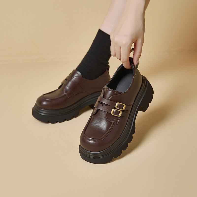 Маленькие кожаные туфли женские 2025 осень новая круглая голова платформа одинарные туфли женские черные в стиле колледж универсальные лоферы туфли для платья