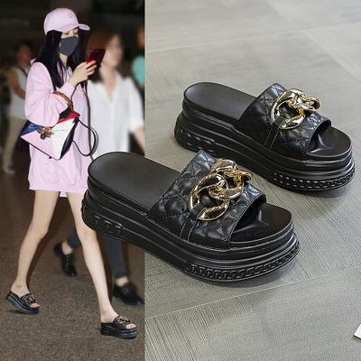 Босоножки женские летние новые на танкетке толстой подошве прохладные шлепанцы для улицы пряжка в виде лошади маленький ароматный стиль мода корейская версия трендовые большой размер