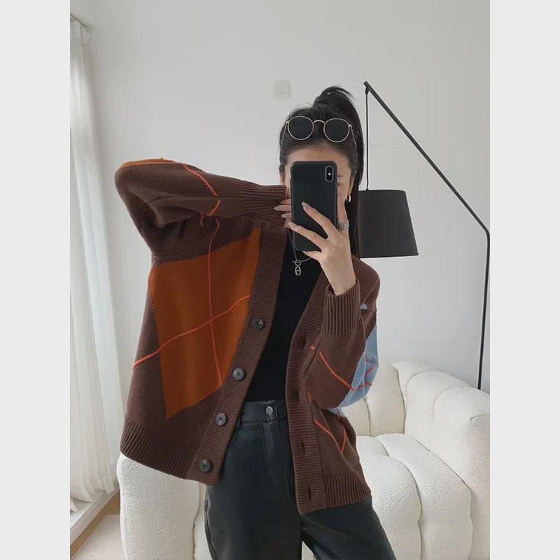 Hongshan Women's Brown V-Neck Diamond Pattern Wool Blend Cardigan Sweater