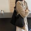 2025 новая однотонная матовая трендовая персонализированная сумка для ежедневных поездок на работу, простая женская сумка, сумка через плечо