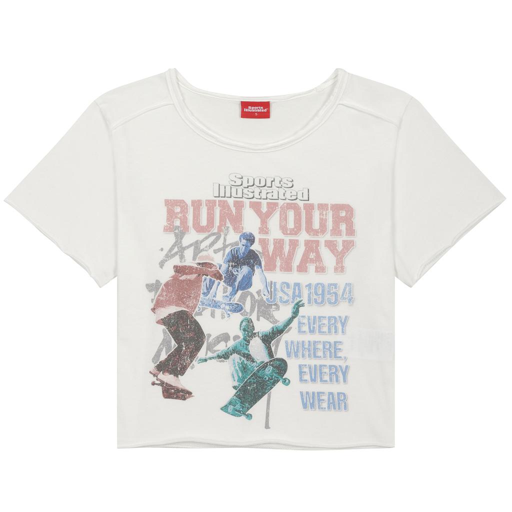 SPORTS ILLUSTRATED Multi-Sport Graphic Crop Round T-Shirt (White)